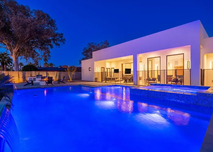 Multimillionresort Oasis Pickleballvolleyballcourtbocce Ball Courtgolf