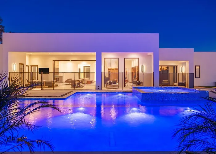 Multimillionresort Oasis Pickleballvolleyballcourtbocce Ball Courtgolf Holiday home Scottsdale
