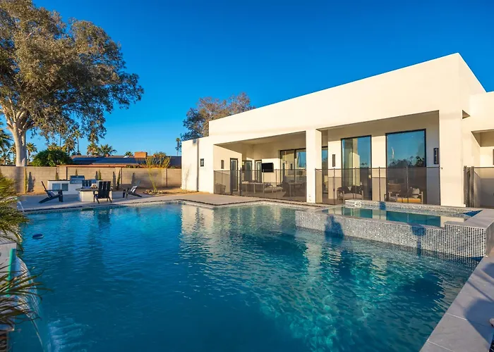 Multimillionresort Oasis Pickleballvolleyballcourtbocce Ball Courtgolf