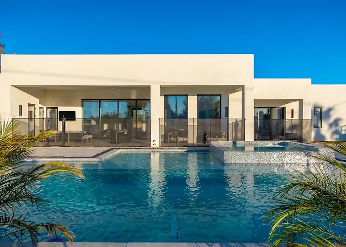 Multimillionresort Oasis Pickleballvolleyballcourtbocce Ball Courtgolf